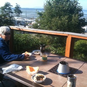 Media 'El at Crab Palace' in album 'Daydream, Traveler and Anna Leigh at Chuckanut Bay 5-24-09'