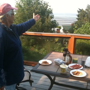Media 'El at the Crab Palace' in album 'Daydream, Traveler and Anna Leigh at Chuckanut Bay 5-24-09'