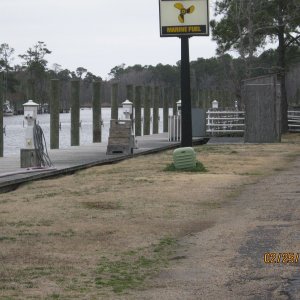 Media 'IMG 001  Coinjock marina and restranton the Atlantic intercoastal Waterway' in album 'IMG 0003Looking South from the Rest area on The Dismal Swamp canal'