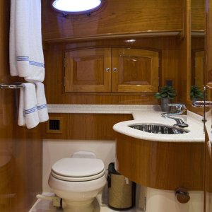 Hinckley-Yachts-Talaria-55-Motoryacht-07