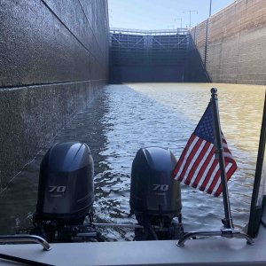 Media 'Lock through Ohio River' in album 'Green Turtle Marina Barkley Lake'