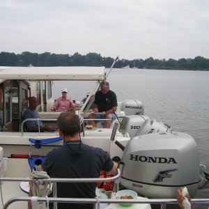 Rafted up on the Corisca for a Sunday lunch