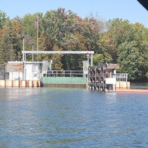 crooked river lock upstream