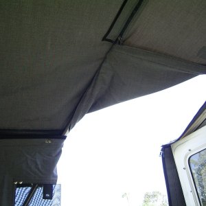 The top folds and tucks around the bows to keep it open.