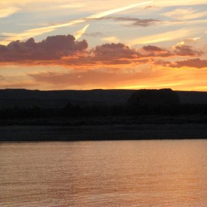 Media 'Lake Havasu sunrise' in album 'At Lake Mead met some folks on the dock doing a macgregor weekend, they invited me to join them as they liked the boat so much.  Nice folks turned out they like me too!'