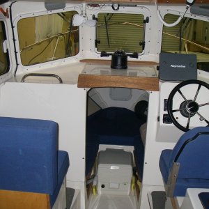Media 'looking in cabin' in album '2 yamis'