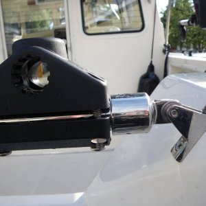 Media 'transom bar bimini bracket detail 1' in album 'transom bar 1'