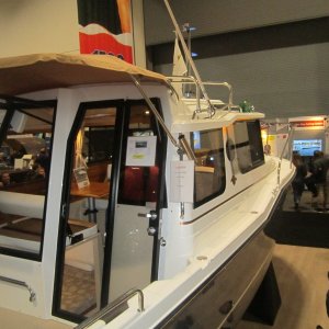Media 'Bulkhead and walk around side deck' in album '2017 Ranger Tug 23'