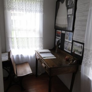 Inside the Teahcherage Museum