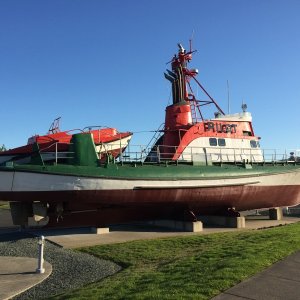 Pilot boat in front of Astoria Maritime Museum