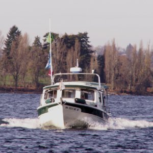 Laurna Jo Running on Lake Washington 11-23-08