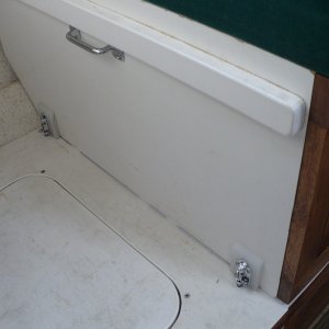Handle for moving the box. It slides very easy on the plastic rails.
