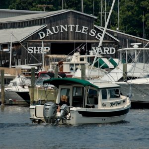 Media 'Knot Flying in front of Dauntless Shipyard, Essex' in album '1 Arriving at Selden Is'