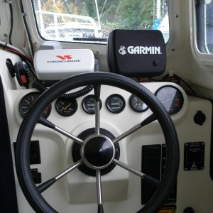 Garmin 186C Depth Sounder & Standard Horizon VHF Radio w/DSC