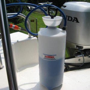 pressure container to flush motor with concentrated \"Salt away\"