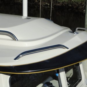 Railing forward eyebrow cabin top