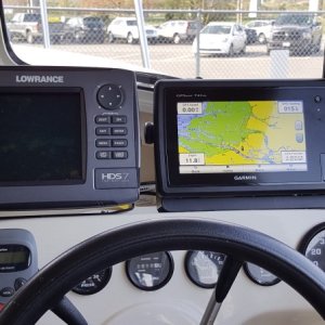 Side by side - Garmin 741xs and Lowrance HDS-7 gen 2