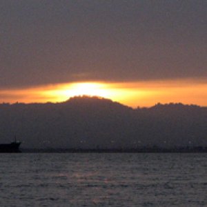 Media 'Sunrise on San Francisco Bay' in album 'Raft up'