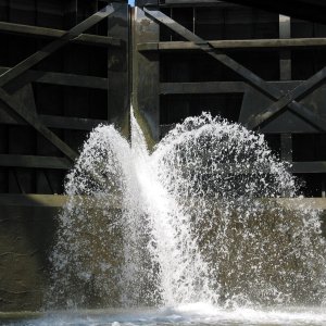 Media '(Levity) Leaking Lock #32' in album '(Levity) Fairport NY. Erie Canal'
