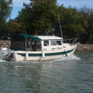 Mike and Jess underway on The Knot Flying