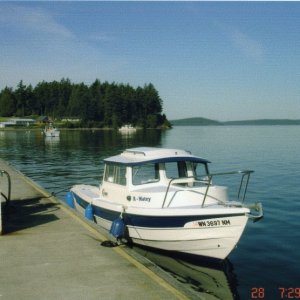 28 May 2005: Stopping at Blakely Island to get some fuel.