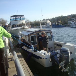 Jeff & Diane arriving at Fisherman's Terminal
(Immacu-Nada)