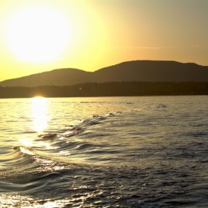 Sunset Sunday evening, still slow-cruising at 5 knots from Doe Island to Twin Bridges