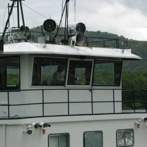 Nice headlights, full tows will have 15 barges in this section of river.