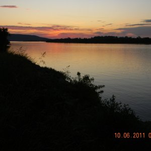 Media 'Arkansas River mile 230 sunrise' in album 'Stella the Boat Dog'