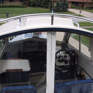 Aft cabintop rail