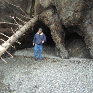 Media 'Mysterious Cave' in album '(catdogcat) New arch mounted on the boat.'