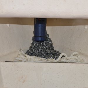 50 feet of 1/4\" chain, 300 feet of 1/2\" 8-plait line, Lewmar V700