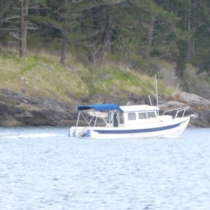 Passing another cruiser on his way from FH to Shaw Island