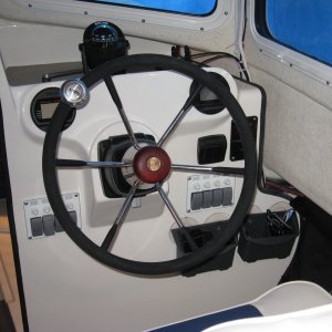 Helm hub and speed knob by Edson