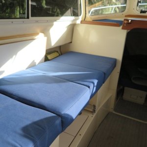 Media 'Dinette converts to single berth' in album 'Logos - 2006 Cape Cruiser Venture 23'