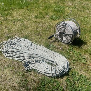 400 feet of line - one set coiled on the ground, one set on a rope winder cassette. It fits!