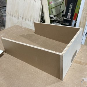 Media '06 the drawer is deeper at the front than at the back because of the shape of the tank' in album '01 I took off the front panel'