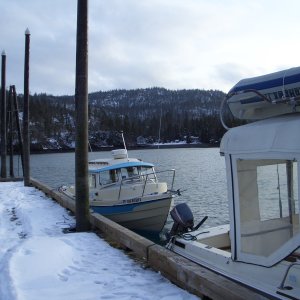 Media '(catdogcat) Still snow on the docks!' in album '(catdogcat) Dang nice boat'