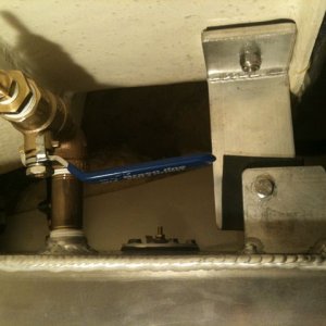Media 'aft support: 1/4" bolts with fender washer thru al. angle stock' in album 'plans1'