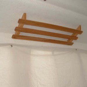 glued some sticks on the roof over the dinnet