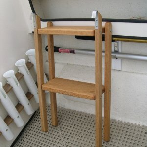 (CAVU) Folding steps to ease that big drop down into the cockpit