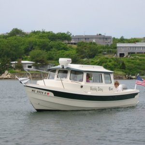Hunky Dory entering Cuttyhunk harbor