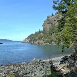 So apparently the cove just south of Eagle Cliff is Smugglers Cove (not marked on my Navionics chart)