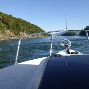 Stiff currents running between Sucia and Little Sucia