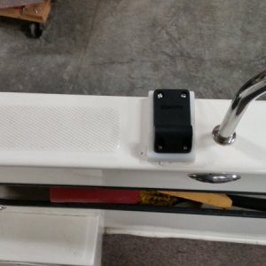 Pot puller mount
