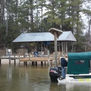 Dropped the Hook, put the pole between the Suzuki Engines