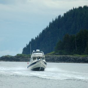 Sea Duck arrives at Naked Island