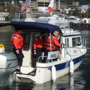 Attaching tow line to bow eye with skiff hook