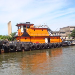 DSC02516 Scrap yard tug on the Harlem River