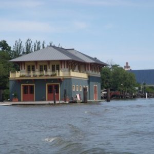 DSC02524 Home to a rowing club
